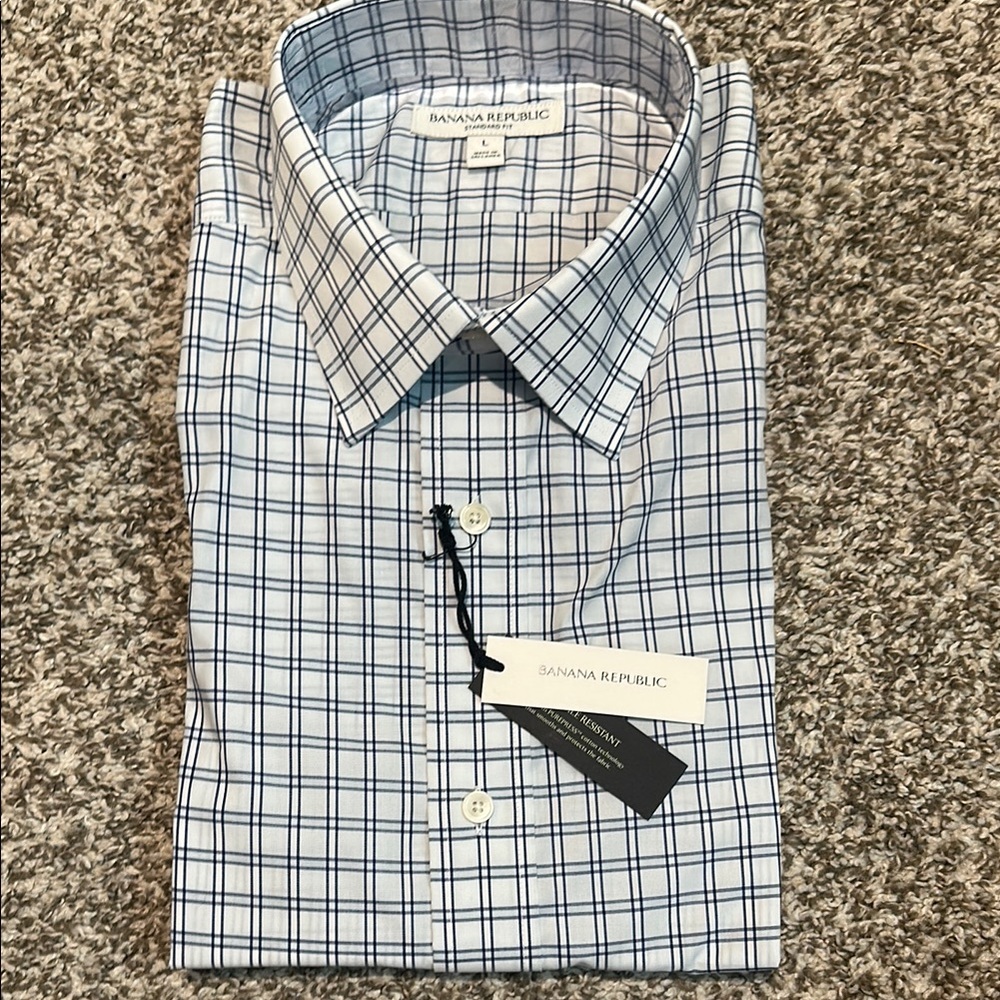 Banana Republic Blue Dress Shirt with Elegant Check Design, wrinkle resistant